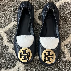 Tory Burch Classic Reva Logo Flat in Navy Blue / Gold